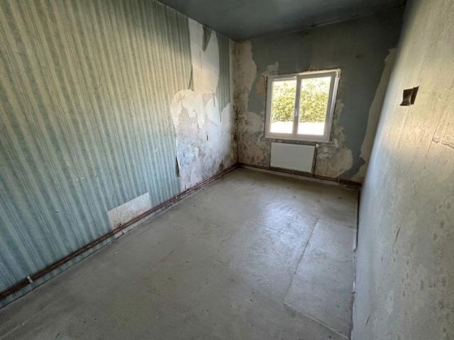 Maison mitoyenne à rénover, beau potentiel, secteur calme ! 
