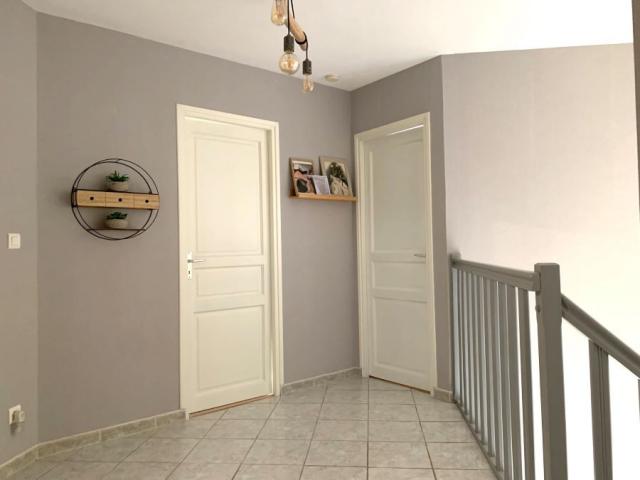 Pavillon individuel de 2002 de 160m2 en parfait état bâti su