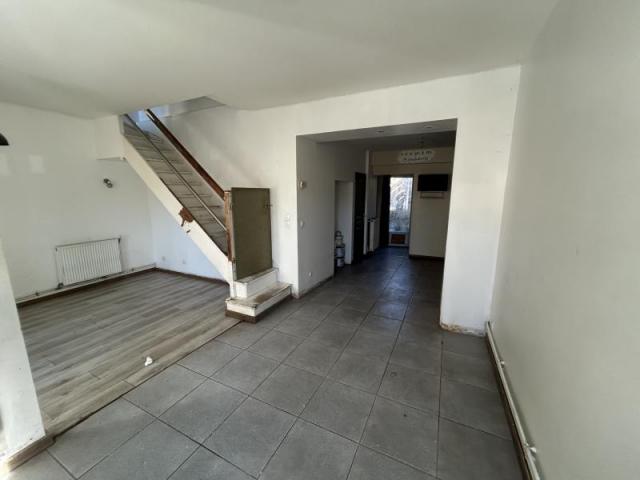 Hyper centre, maison semi individuelle à rénover de 92m2 ave