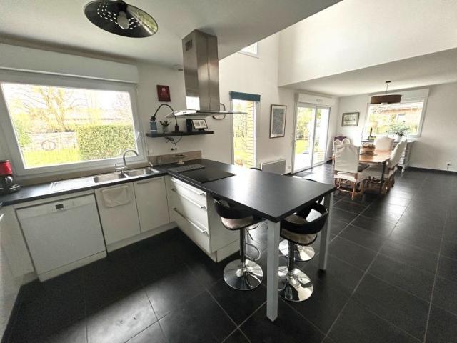 Pavillon individuel R+1 de 2012 développant 115m2 et bâti su