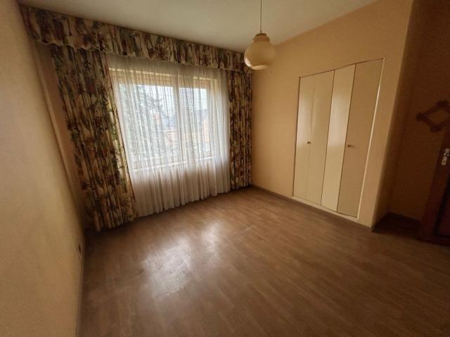 Proche des commodités beau potentiel pour cette maison indiv