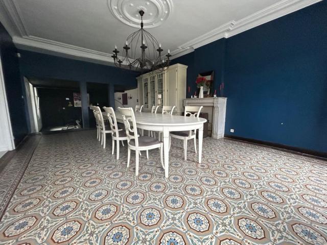 Fermette au carré bâtie sur une parcelle de 7042m2 et dévelo