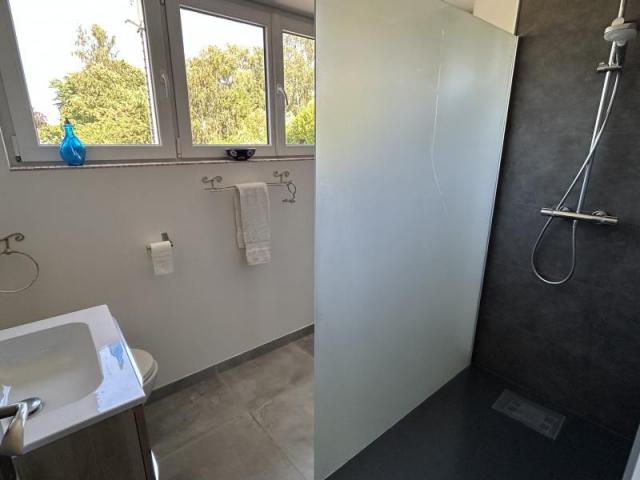 Maison semi individuelle entièrement rénovée avec gout, sect