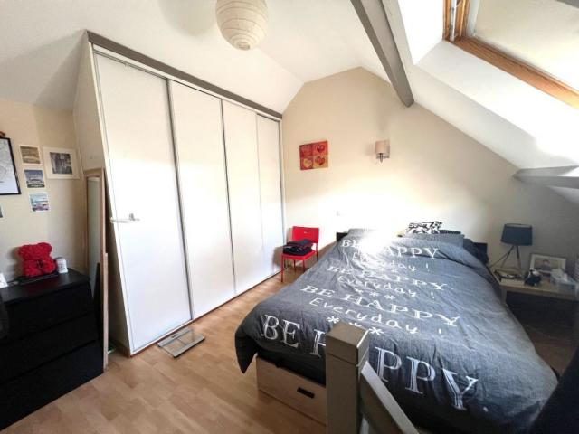 Hyper centre, maison mitoyenne avec 2 chambres proche toutes