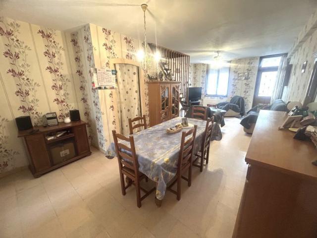 Maison de ville mitoyenne de 72,75m2 bâtie sur 183m2 de terr