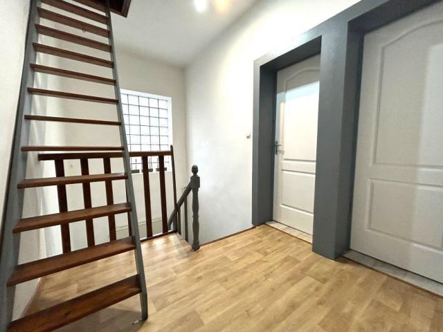 Maison semi individuelle située au coeur du village ! Très bo