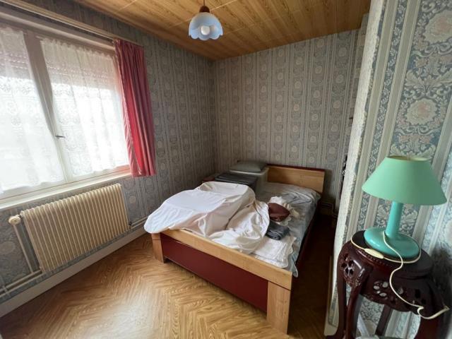 Semi individuelle de 72m2 + garage à rénover, bâtie sur 261m