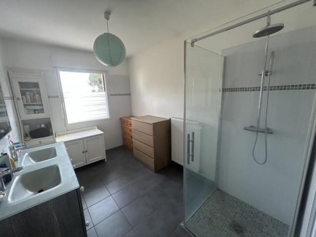 Plain-pied individuel achevé en 2014 développant 110,85m2 et