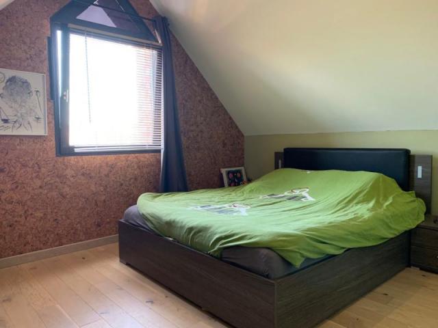 Dans un secteur calme proche des accès, pavillon individuel 