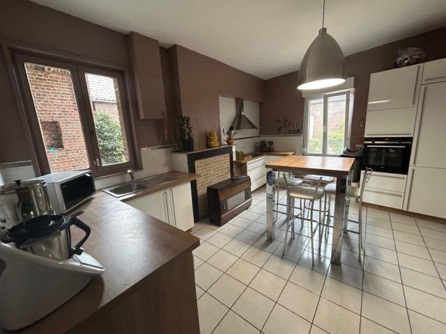 Fermette au carré bâtie sur une parcelle de 7042m2 et dévelo