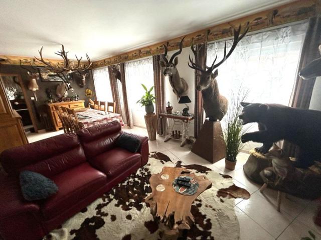 Proche commodités, plain-pied individuel entièrement rénové 