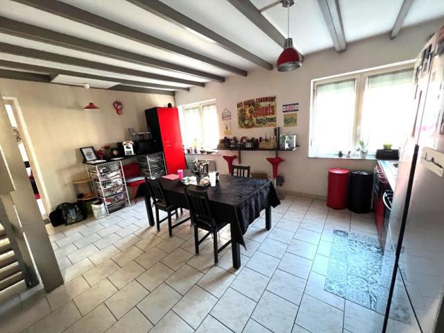 Hyper centre, maison mitoyenne avec 2 chambres proche toutes