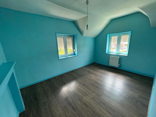 Maison semi individuelle des années 20 bâtie sur 352 m2 de t
