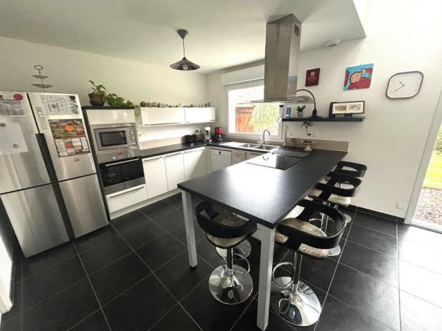 Pavillon individuel R+1 de 2012 développant 115m2 et bâti su