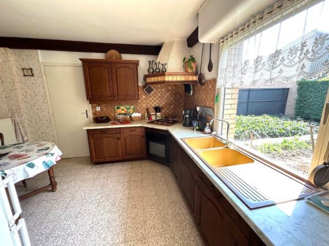Maison achevée en 79, hyper centre tout en étant au calme, 8