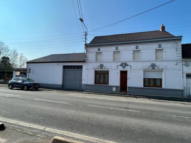 Maison bourgeoise Semi individuelle développant de beaux vol