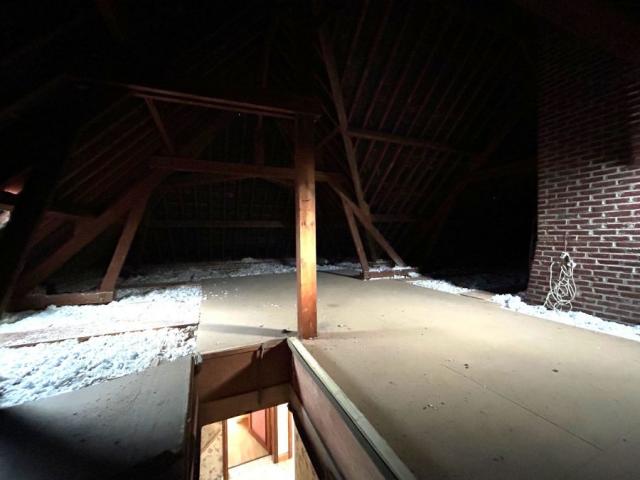 Proche des commodités beau potentiel pour cette maison indiv