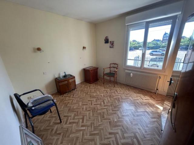 Plain pied individuelle à rénover développant 100m2 habitabl