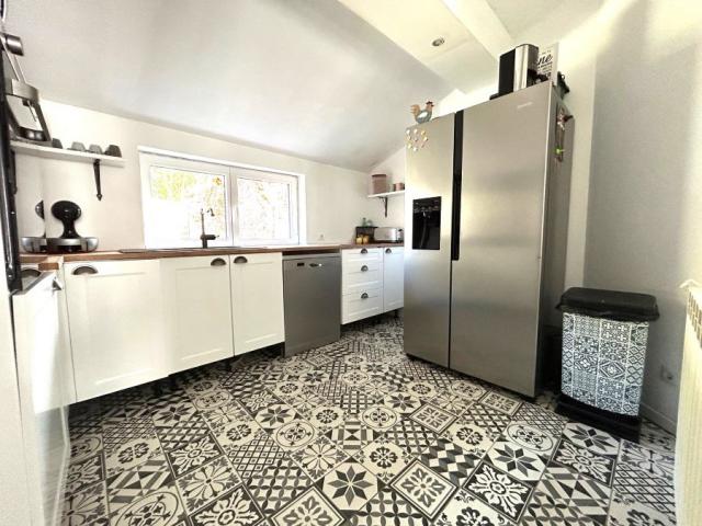 Maison semi individuelle de 127m2 bâtie sur 1963m2 de terrai