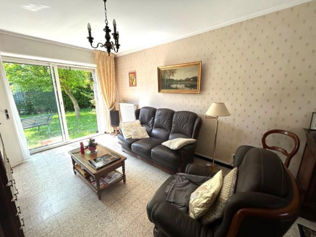 Maison achevée en 79, hyper centre tout en étant au calme, 8