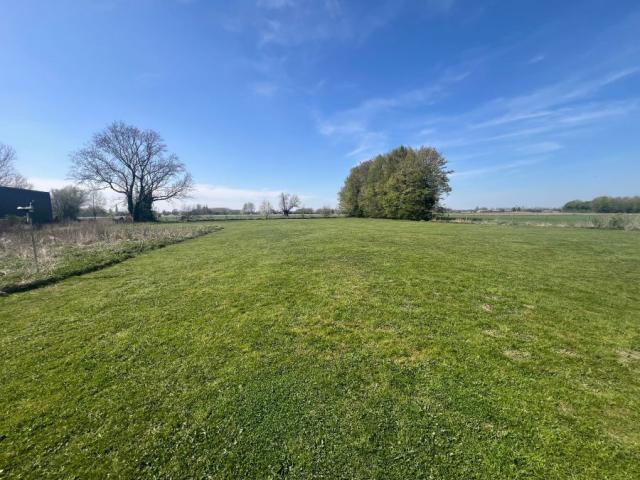 Fermette au carré bâtie sur une parcelle de 7042m2 et dévelo