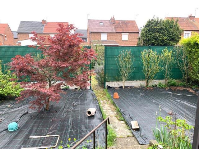 Maison semi individuelle de 93m2 avec garage bâtie sur une p