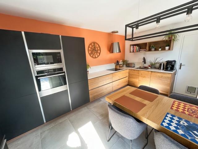 Pavillon individuel semi plain-pied de 2017 développant 142,