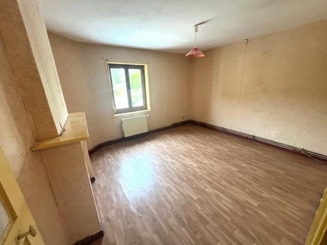 Maison 1930 centre ville, mitoyenne développant 80,37m2 et b