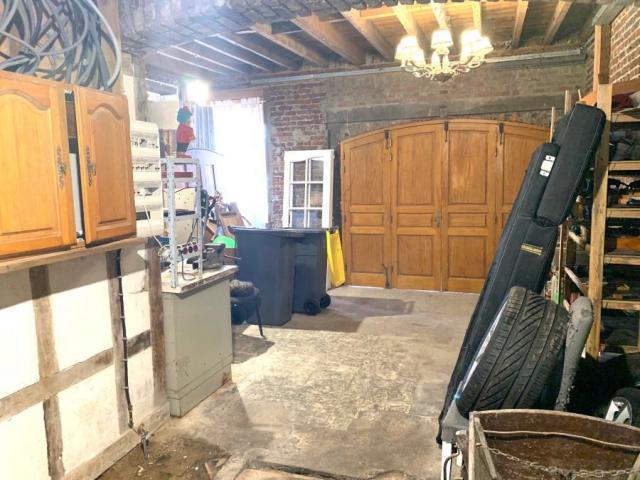 Beaux volumes pour cette 1930 double avec garage bâtie sur u