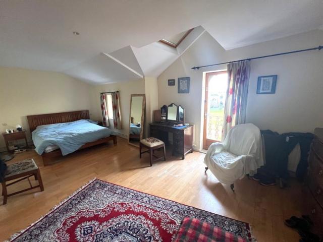 Château des années 30 avec maison d'invitée et dépendances, 