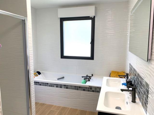 Plain-pied individuel neuf, secteur calme et prisé, 180m2 ha