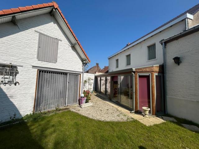 Maison bourgeoise Semi individuelle développant de beaux vol