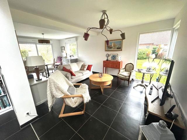 Pavillon individuel R+1 de 2012 développant 115m2 et bâti su