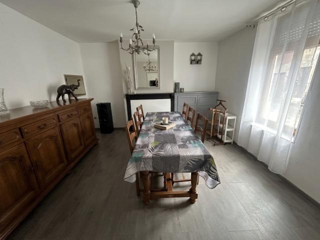 Maison semi individuelle de 1856 développant 121,55m2 et bât