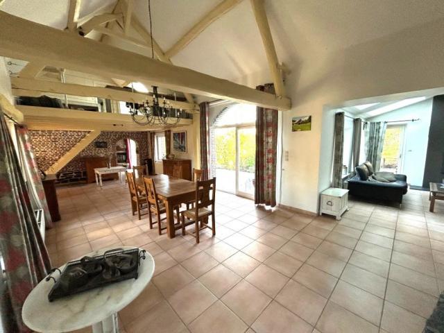 Fermette en L individuelle de 212m2 bâti sur une parcelle de