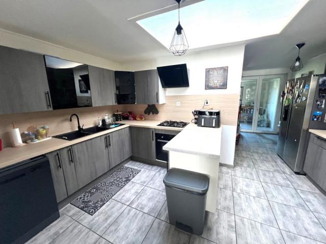 Maison de ville mitoyenne de 108,51m2 bâtie sur une parcelle