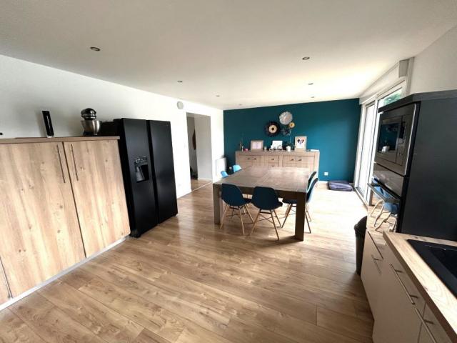 Maison semi-individuelle de 118m2 rénovée bâtie sur une parc