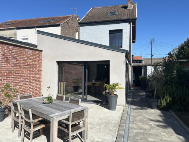 Maison 1930 semi individuelle entièrement rénovée avec gout 