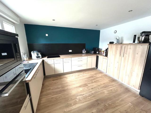 Maison de campagne semi individuelle développant 120m2 et bâ