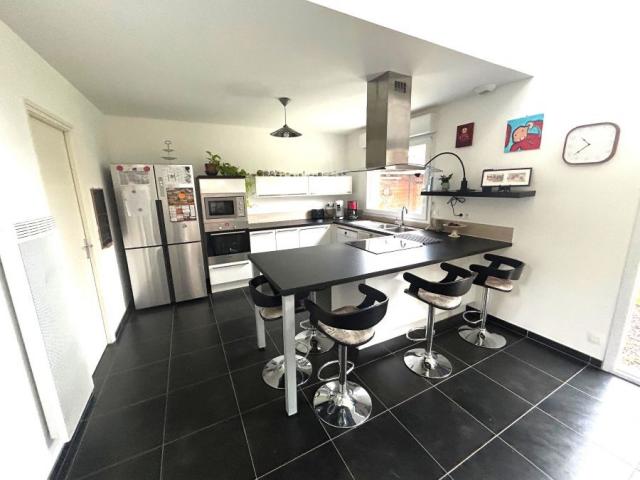 Pavillon individuel R+1 de 2012 développant 115m2 et bâti su