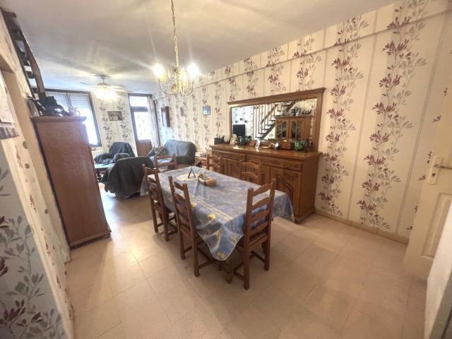 Maison de ville mitoyenne de 72,75m2 bâtie sur 183m2 de terr