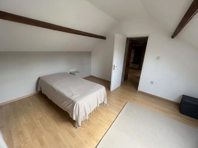 Maison semi individuelle de 1856 développant 121,55m2 et bât