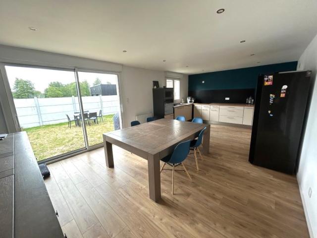 Maison de campagne semi individuelle développant 120m2 et bâ