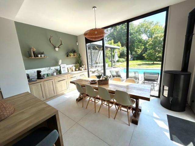 Proche des accès autoroutiers et des commodités ! Rénovation
