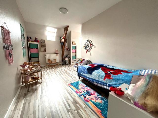 Maison semi individuelle de 127m2 bâtie sur 1963m2 de terrai