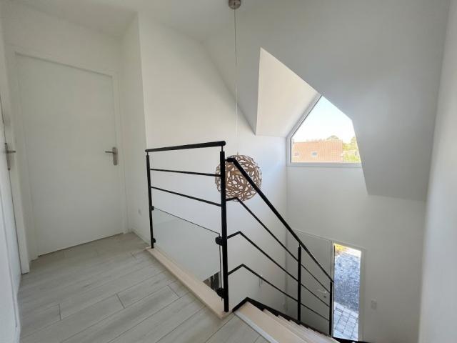 Pavillon individuel semi plain-pied de 2017 développant 142,