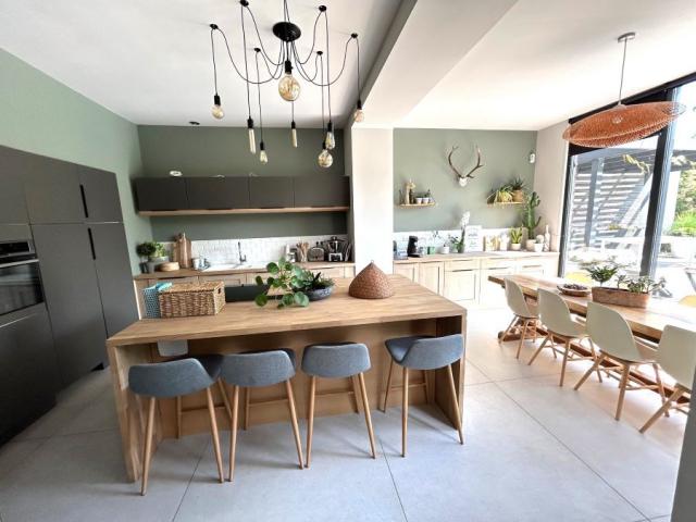 Proche des accès autoroutiers et des commodités ! Rénovation