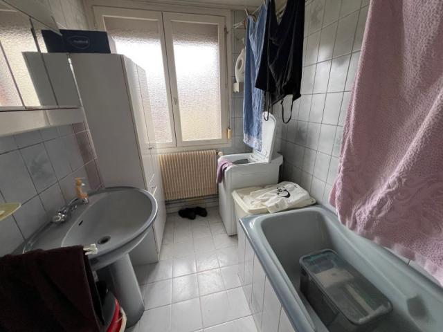 Semi individuelle de 72m2 + garage à rénover, bâtie sur 261m