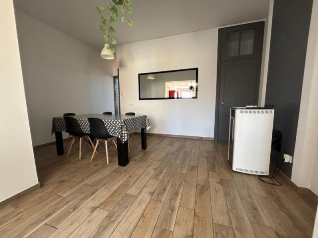 Proche frontière, maison 1930 mitoyenne entièrement rénovée 