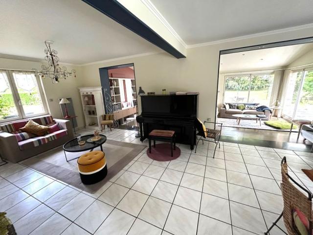 Pavillon individuel de 2000 développant 165m2 de superficie 